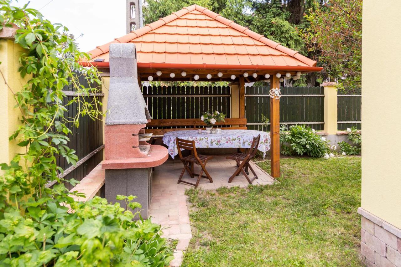 Vanilia Apartman Eger Esterno foto