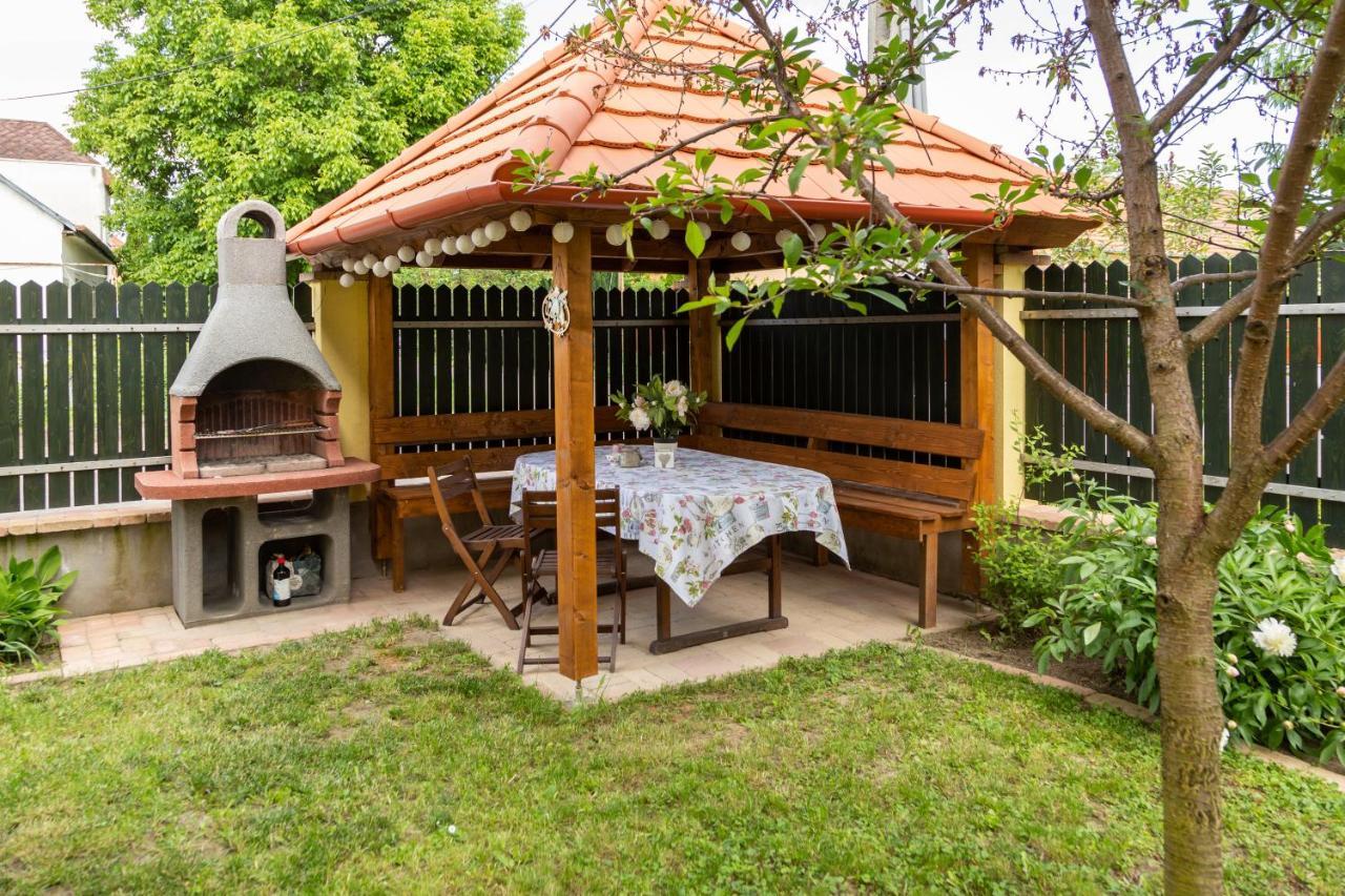 Vanilia Apartman Eger Esterno foto