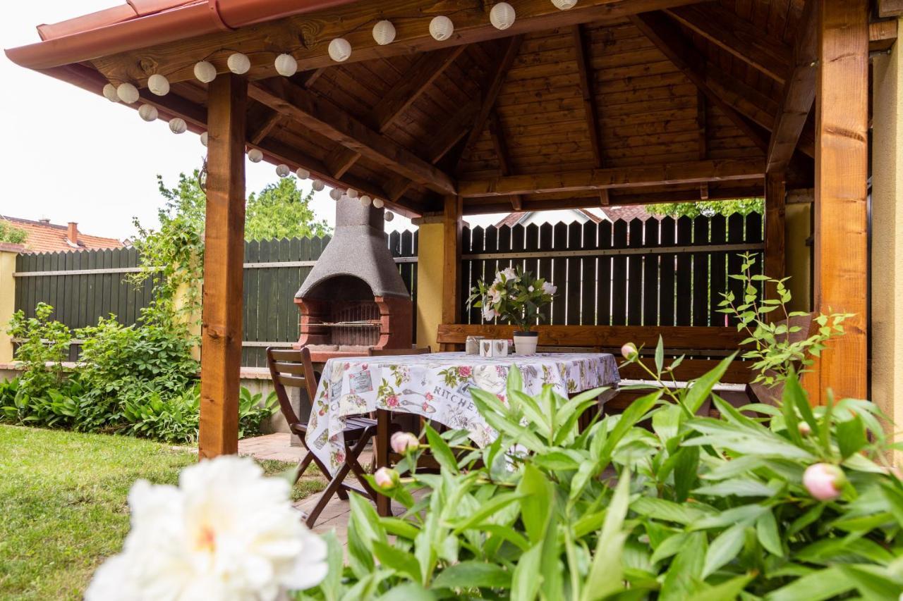 Vanilia Apartman Eger Esterno foto